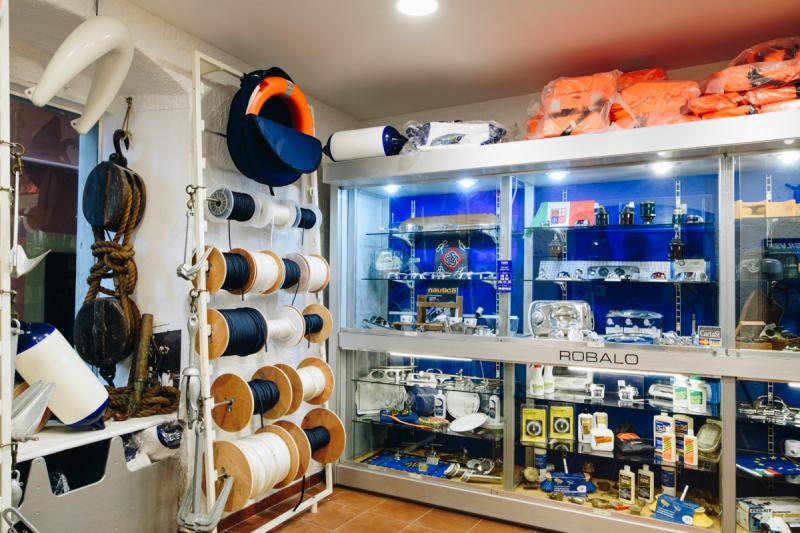 Beppe Nautica negozio vendita prodotti cura e manutenzione barca